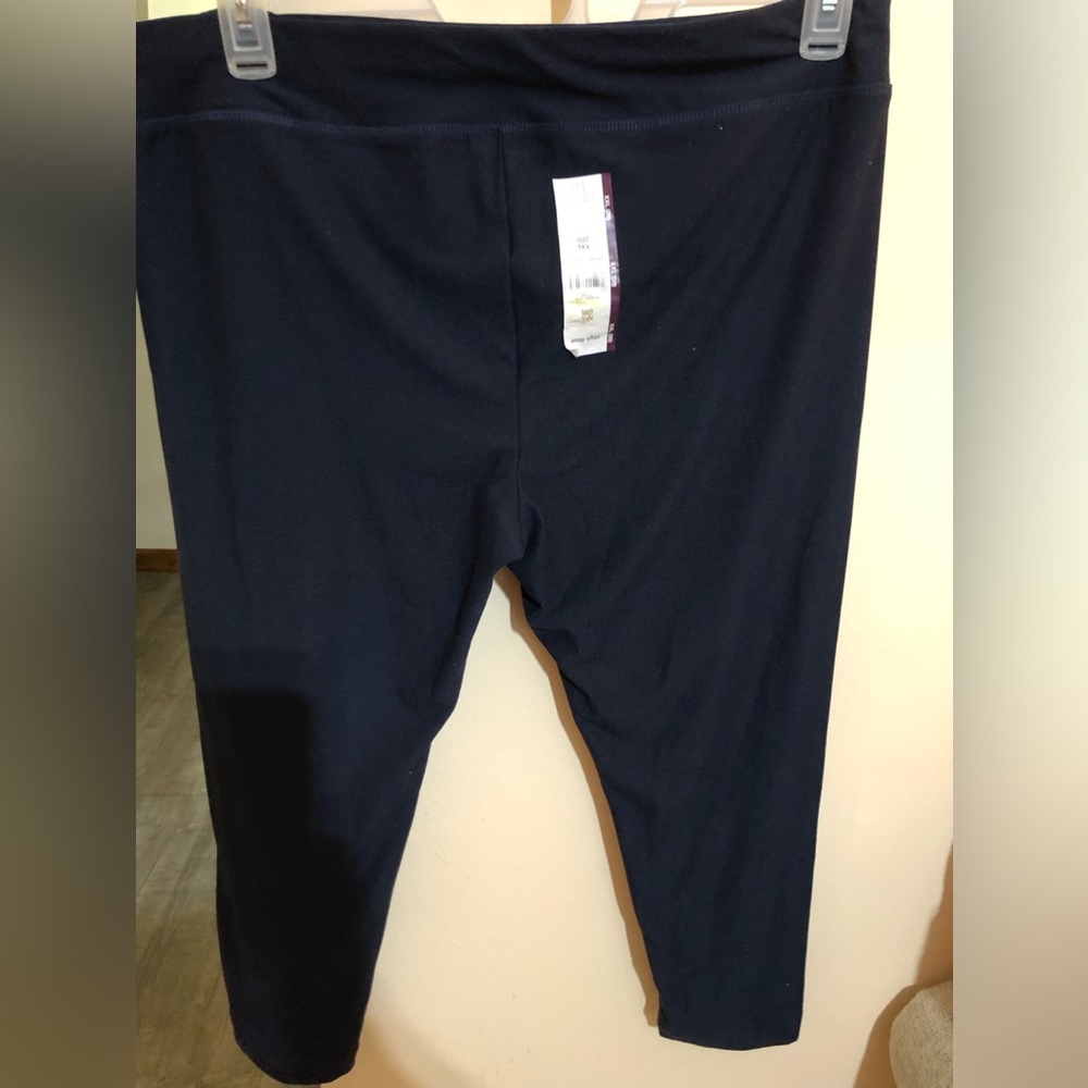 Woman’s Capri Leggings SizeXXl (20) BLUE